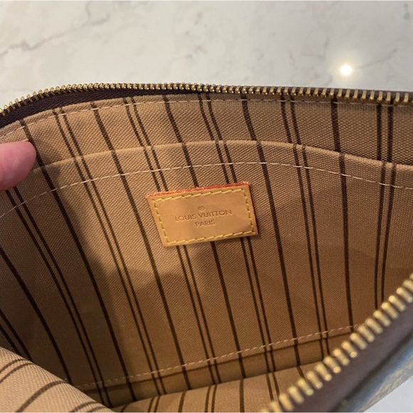 Louis Vuitton Wristlet Like NEW - Picture 8 of 14
